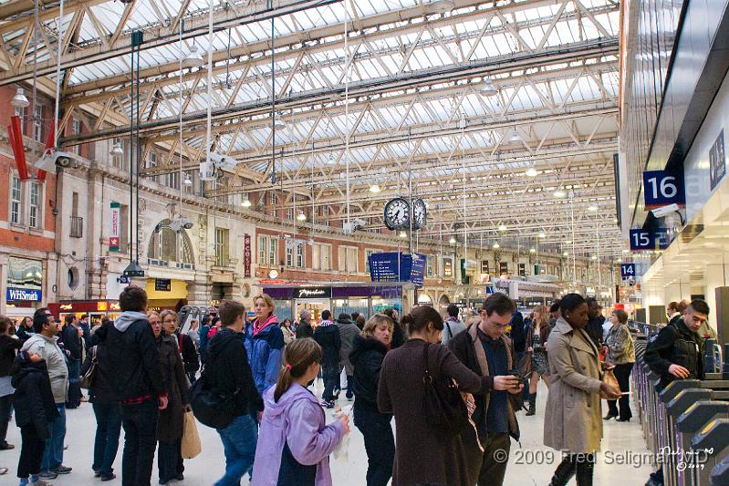 20090410_184049_D300 P1.jpg - Waterloo Station